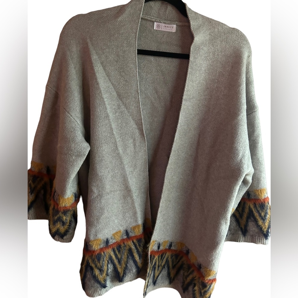 Janice Apparel Women’s Medium Southwest Aztec Print 3/4 Wide Sleeve Cardigan.